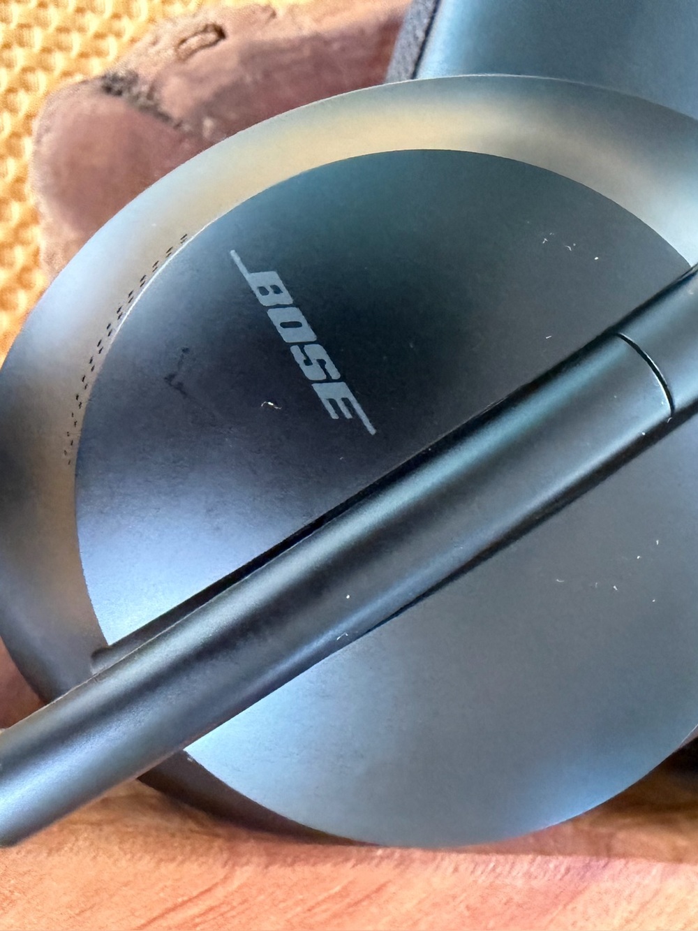 Bose Over-Ear Wireless Headphones — Like New With Carrying Case - Picture 4 of 6